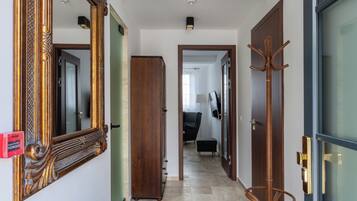 Zimmer | 1 Schlafzimmer, Schreibtisch, laptopgeeigneter Arbeitsplatz