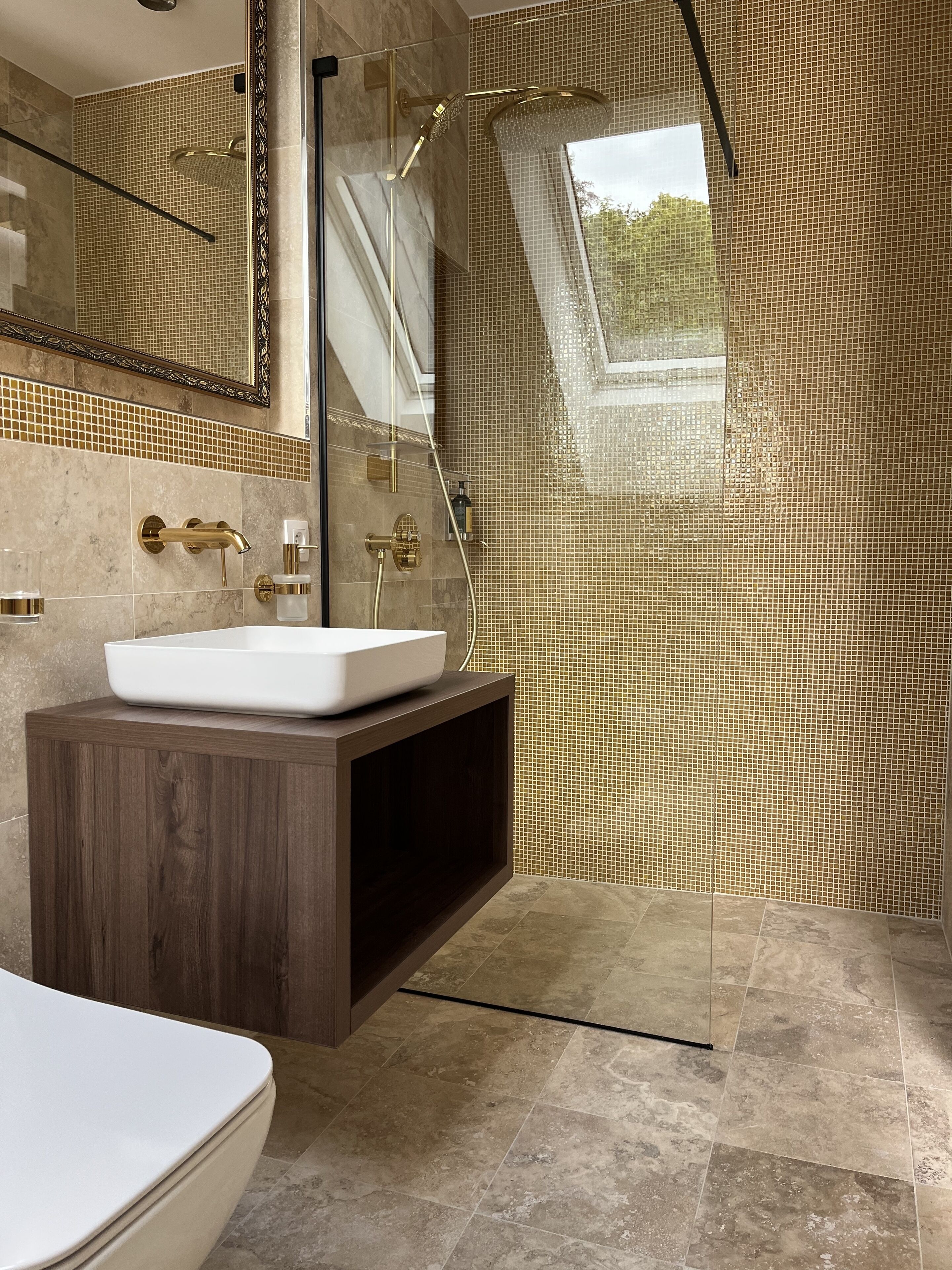 Chambre | Salle de bain | Douche, séchoir à cheveux, peignoirs, pantoufles