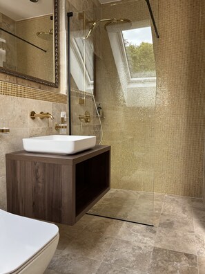 Room | Bathroom | Shower, hair dryer, bathrobes, slippers