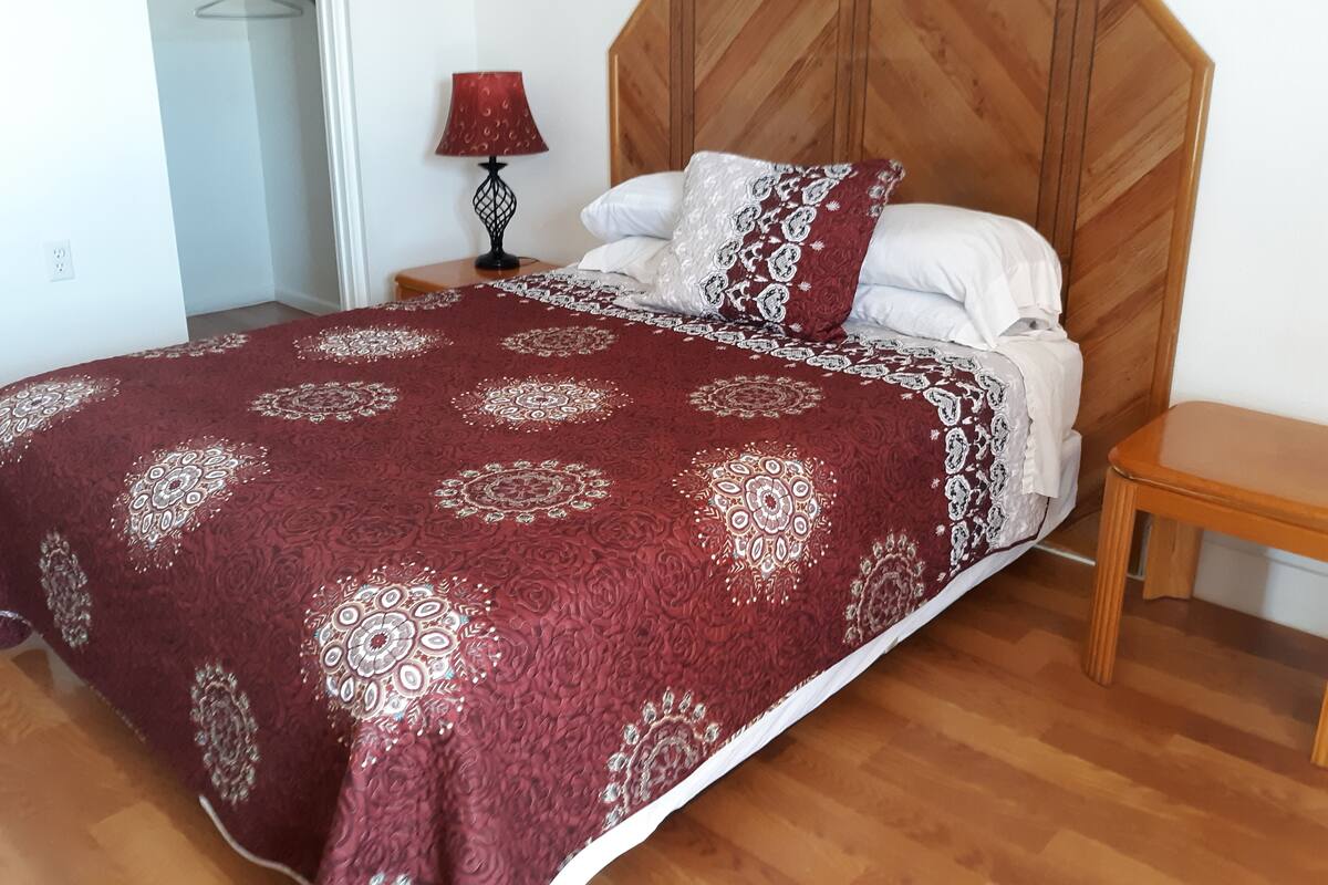 Single Queen (No Pets) | Iron/ironing board, free WiFi, bed sheets