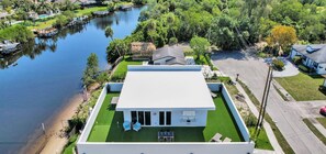 Aerial view - 3-storey Home with Beautiful Lake View (Deerfield Beach)