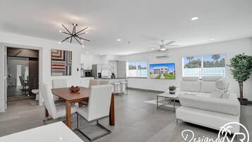 Classic House | Living area | 42-inch flat-screen TV with digital channels, TV