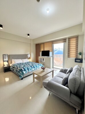 1 bedroom, WiFi - Luxury Condotel Across NAIA Manila Airport Terminal 3 (Pasay)