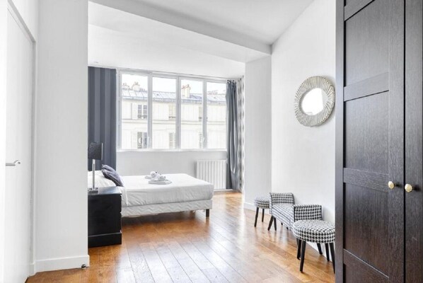3 Schlafzimmer, Zimmersafe, Schreibtisch, Bügeleisen/Bügelbrett