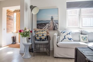 TV, fireplace, foosball - Crown Cottage, Orford (Orford)