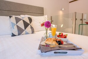 1 bedroom, iron/ironing board, WiFi, bed sheets - Kipper Cottage, Southwold (Southwold)