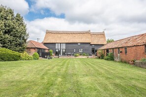Exterior - Harvest Cottage at Valley Farm Barns, Snape (Snape)