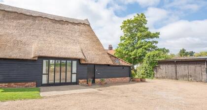 Harvest Cottage at Valley Farm Barns, Snape