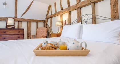 Harvest Cottage at Valley Farm Barns, Snape