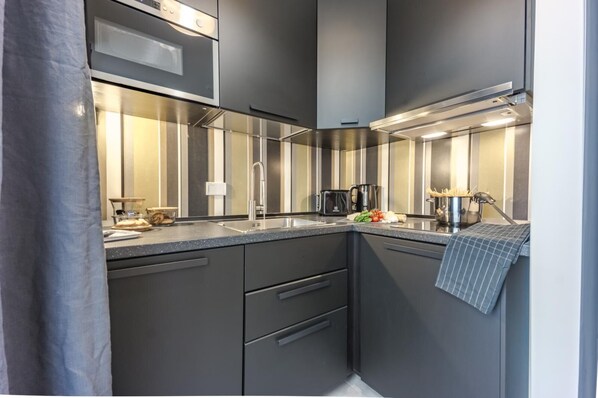 Réfrigérateur, plaque de cuisson