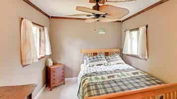 1 bedroom, desk, internet, bed sheets
