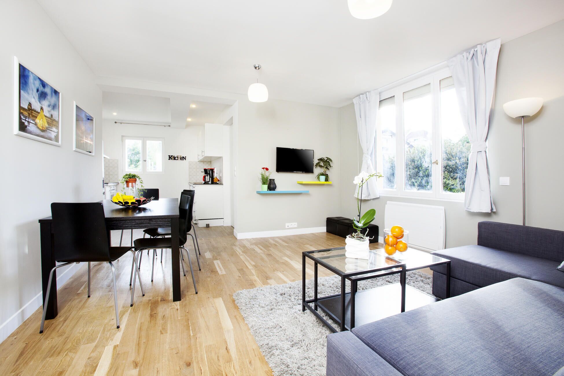 1st Living room   /   Salon