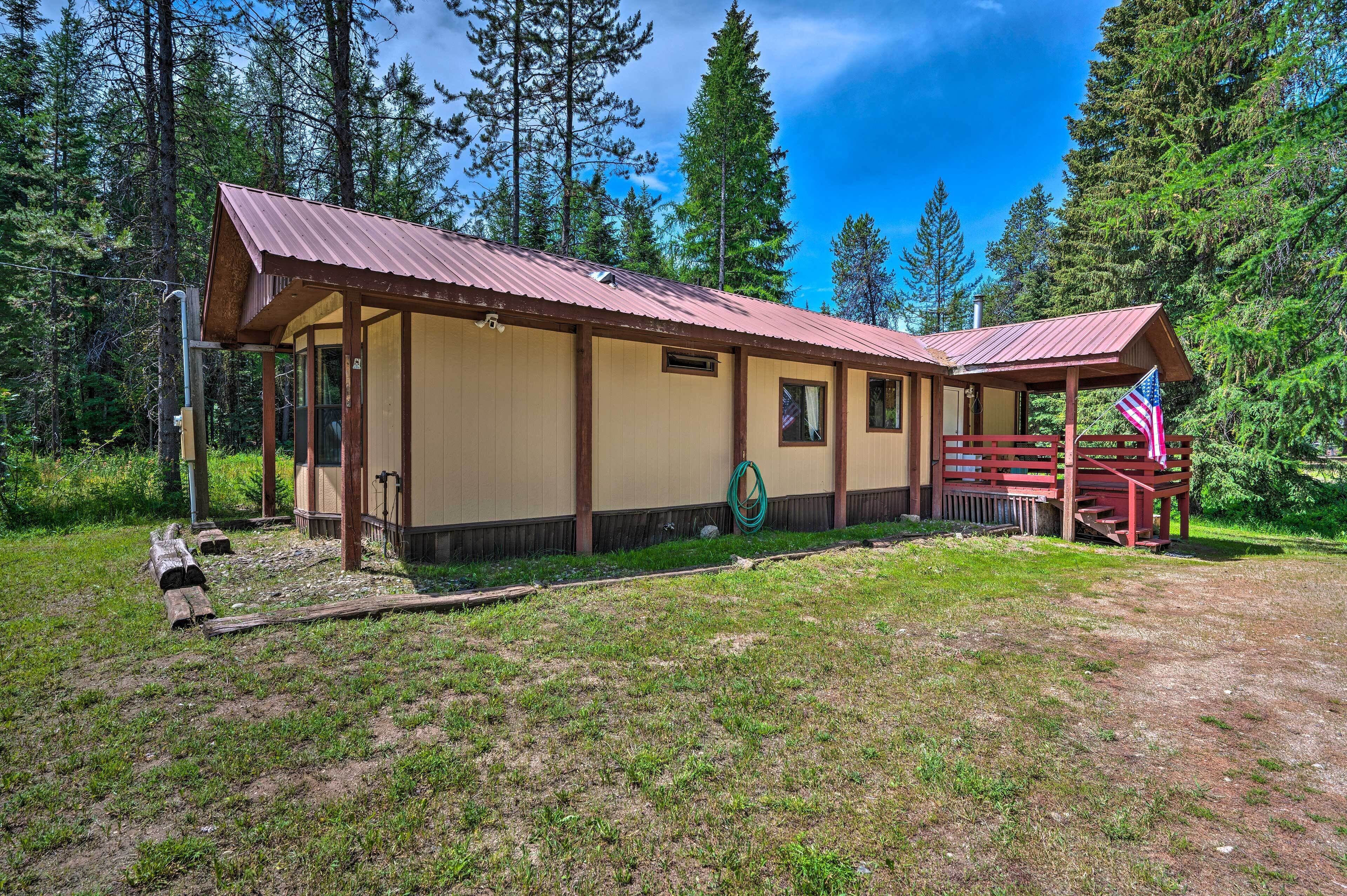 Cute Donnelly Cabin in the Woods w/ Fire Pit!