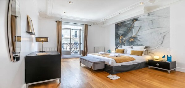 3 slaapkamers, een kluis op de kamer, een bureau
