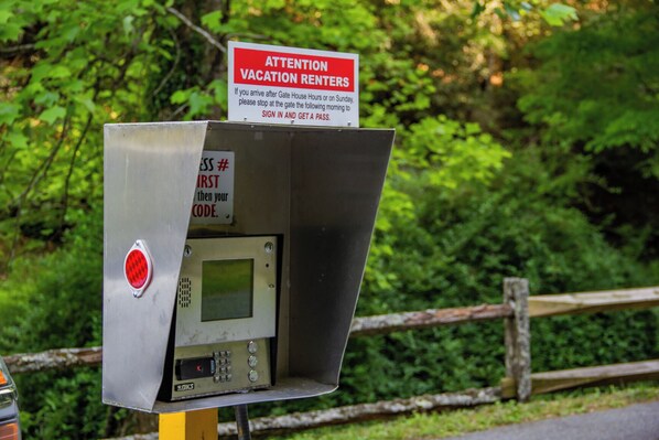 A parking meter with a sign above it.