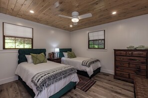 2 chambres, fer et planche à repasser, Wi-Fi gratuit, draps fournis