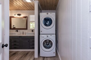 Interior - Penny Creek Cabin 2 bed 1 bath sleeps 6,Creekside*Hike*Fish*RELAX (Deep Gap)