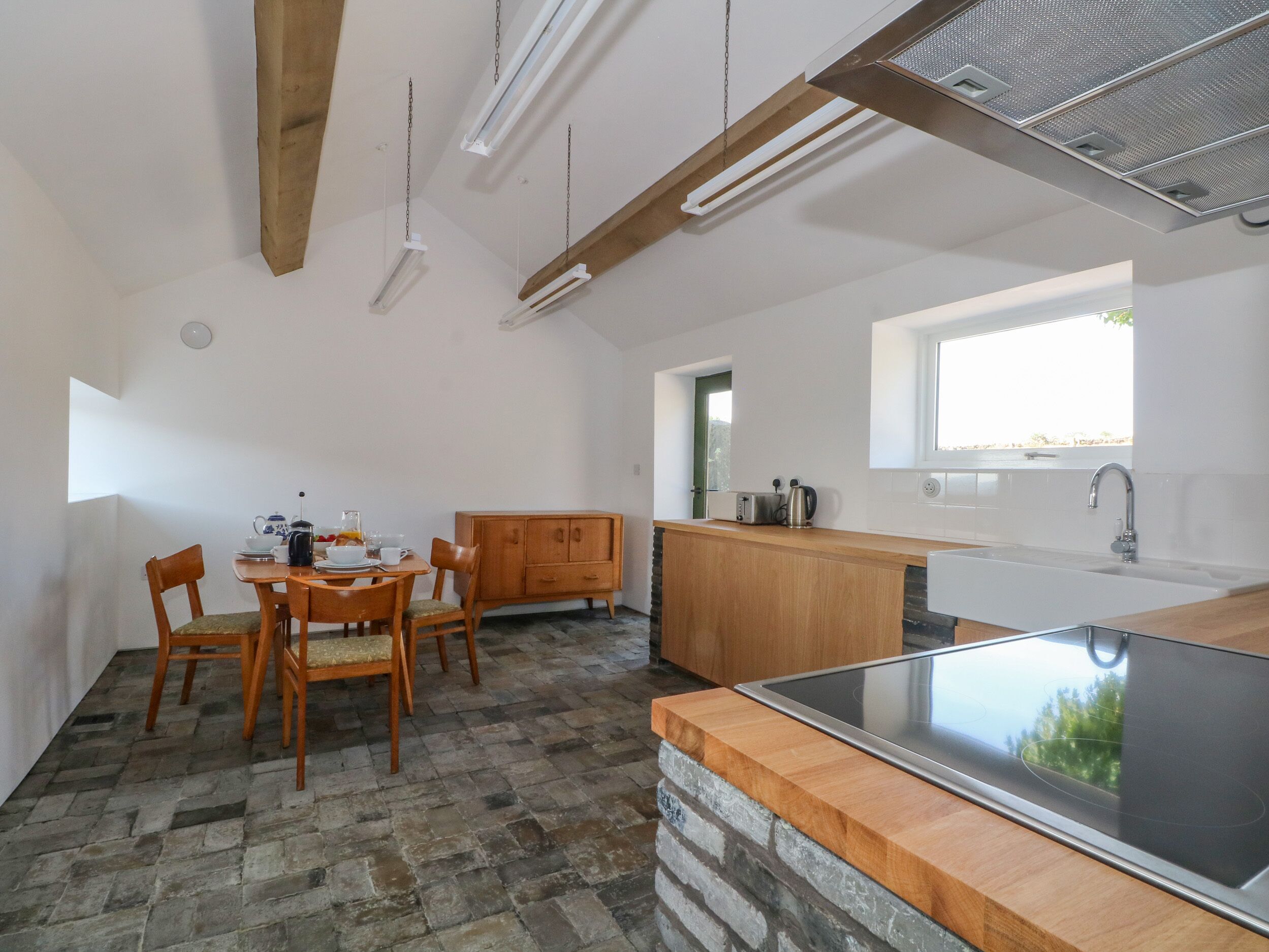 Fridge, dishwasher, electric kettle, toaster