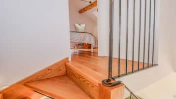 2 bedrooms, individually decorated, individually furnished, free WiFi