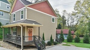 Unclassified image, 2 of 28, button - 3 miles to downtown - family & pet friendly (Asheville)