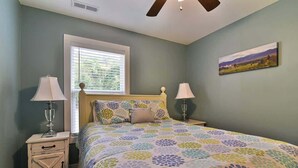 Unclassified image, 5 of 28, button - 3 miles to downtown - family & pet friendly (Asheville)