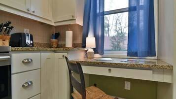 Coffee/tea maker, fridge, microwave, oven
