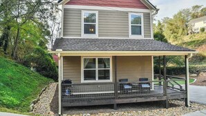 Unclassified image, 3 of 28, button - 3 miles to downtown - family & pet friendly (Asheville)