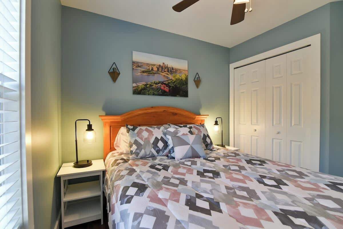 3 bedrooms, iron/ironing board, WiFi, bed sheets