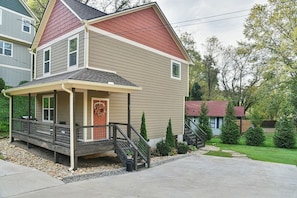Exterior - Asheville Delight: Chic Home, Prime Spot, Pets OK (Asheville)
