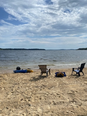 Plage à proximité, chaises longues