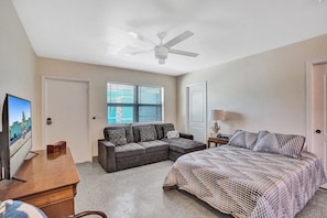 Appartement (0 Bedroom) | Fer et planche à repasser, literie fournie