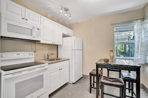 Microwave, oven, stovetop, cookware/dishes/utensils