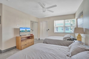Iron/ironing board, bed sheets