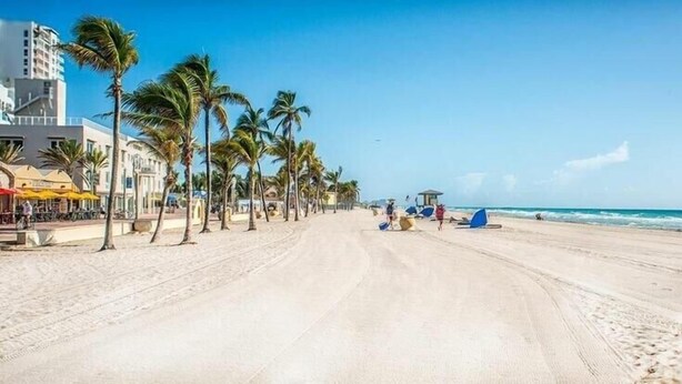 Beach nearby - Chic 1BR Hallandale Beach Pool and Parking (Hallandale Beach)