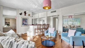 32-inch TV with digital channels - Chic 1BR Hallandale Beach Pool and Parking (Hallandale Beach)