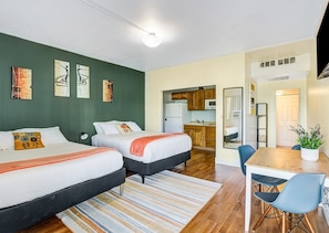 Iron/ironing board, bed sheets