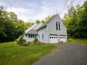 Exterior - Pristine Home In Becket Woods (Becket)