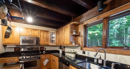 Pristine Home In Becket Woods