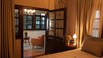 3 bedrooms, in-room safe, iron/ironing board, free WiFi