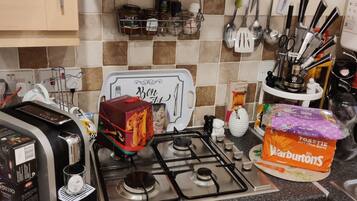 Apartment, 1 Queen Bed | Private kitchen | Fridge, microwave, oven, stovetop