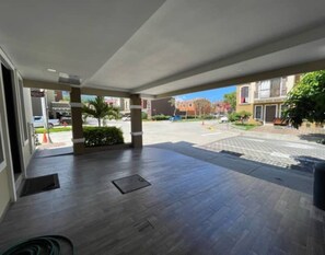 Property grounds - "Gorgeous Home In A Great Location" (Santa Tecla)