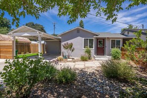 Exterior - 7th Street Sanctuary--Your Secluded Hideaway in Downtown District! (Paso Robles)