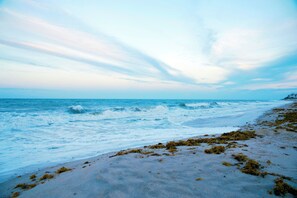 Beach nearby - Centrally located 4/2 Home with a private backyard available for Longer Stays! (Port St. Lucie)