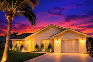 Exterior - Centrally located 4/2 Home with a private backyard available for Longer Stays! (Port St. Lucie)