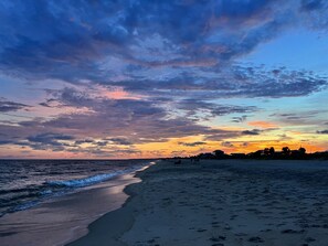På stranden