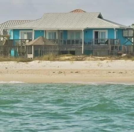 Exterior. ISLAND CLUB- East End OCEANFRONT Ground Level unit with gazebo and OCEAN VIEW