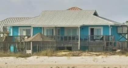 ISLAND CLUB- East End OCEANFRONT Ground Level unit with gazebo and OCEAN VIEW