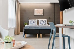 Blackout drapes, bed sheets