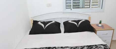 2 bedrooms, desk, free WiFi, bed sheets