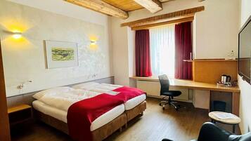 Quarto conforto | Escrivaninha, Wi-Fi de cortesia, roupa de cama